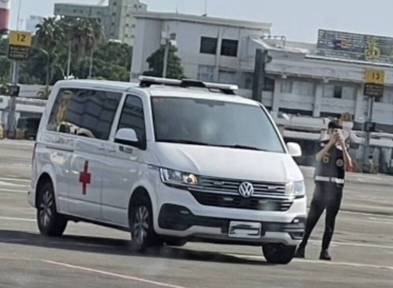 澎湖醫療直升機抵高雄機場遭攝錄影 病患家屬控救護車業者觸犯隱私