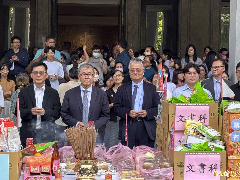 教育部團隊到齊 政次劉國偉首度亮相：心情像轉學生