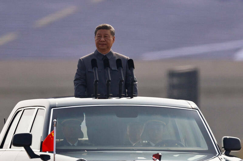 習近平高調閱兵 專家：掩蓋解放軍高層遭清洗引發的動盪
