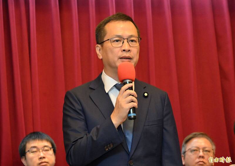 羅智強再發文嗆黃暐瀚  李正皓和于北辰躺著也中槍