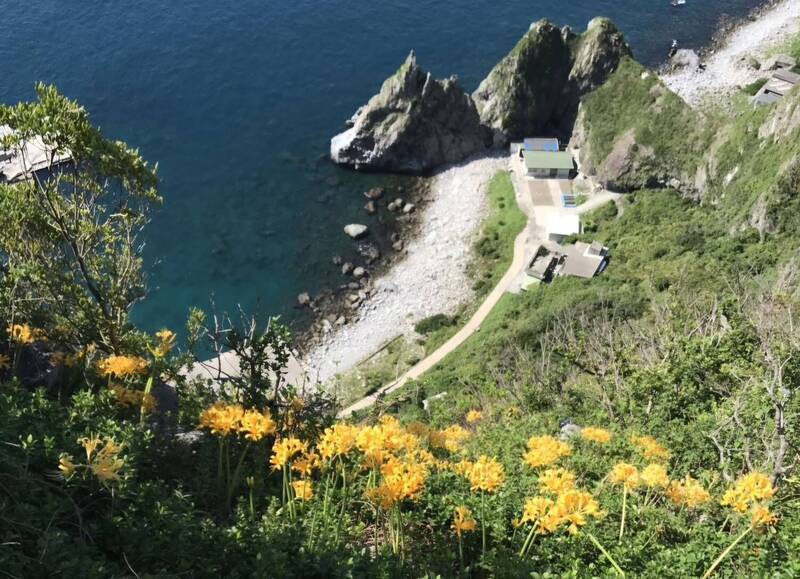 受地震與落石影響 基隆嶼觀景台到燈塔路段封閉搶修
