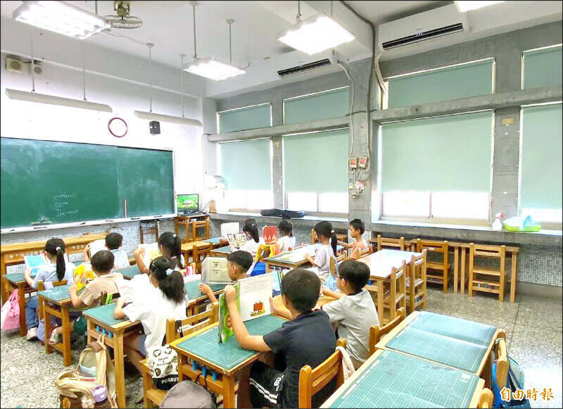 班班有冷氣中央還代墊電費 議員顏蔚慈質疑雙北：經費編去哪了？