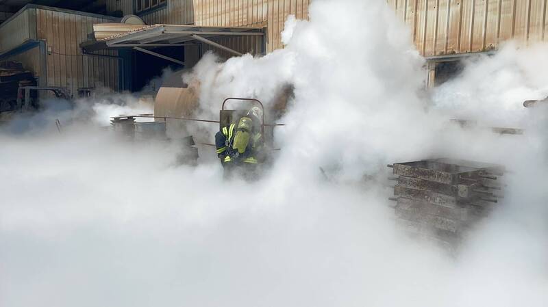 新屋工廠二氧化碳外洩1人凍傷 消防隊籲定期檢修工廠設備