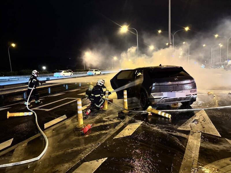 楊梅休息站電動車撞分隔島4死 運安會調查：匝道與竣工圖不符