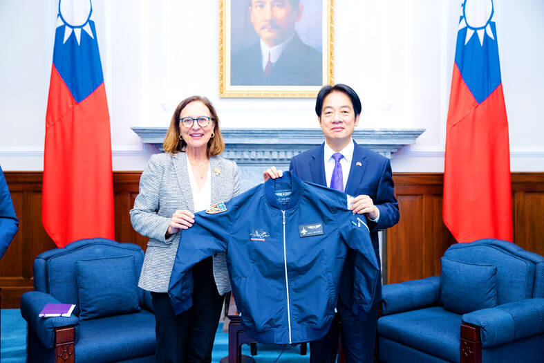 《TAIPEI TIMES》 US senator urges deeper US-Taiwan ties