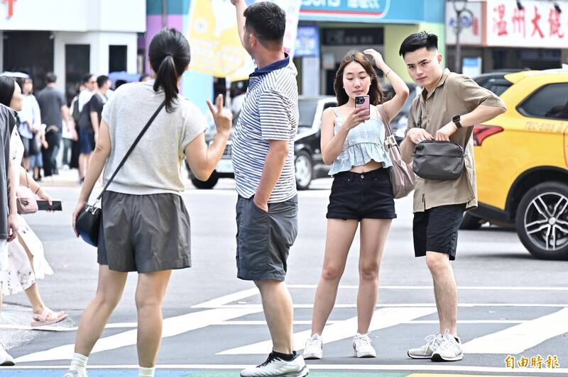 週六悶熱衝36度！水氣增多 天氣不穩定