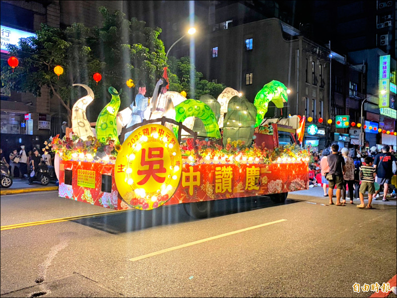 鷄籠中元祭放水燈遊行 繽紛不夜城