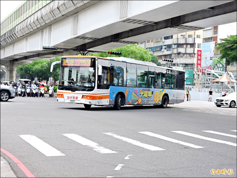中市公車載客數 6年減少近4成