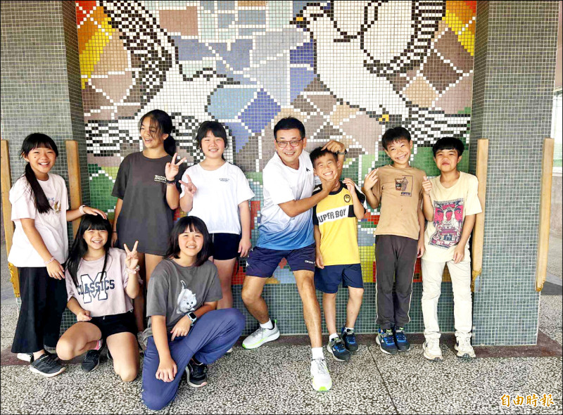 偏鄉師生共創小說 校園生活成爆笑故事