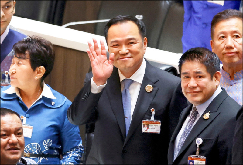 塔克辛家族勢力中斷 阿努廷當選泰總理