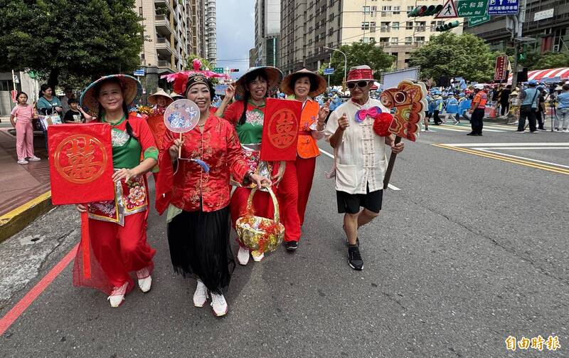 桃園客家義民祭挑擔踩街 20隊伍拚創意比吸睛 - 桃園市 - 自由時報電子報