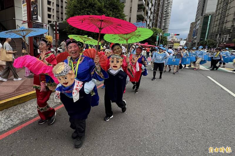 桃園客家義民祭挑擔踩街 20隊伍拚創意比吸睛 - 桃園市 - 自由時報電子報