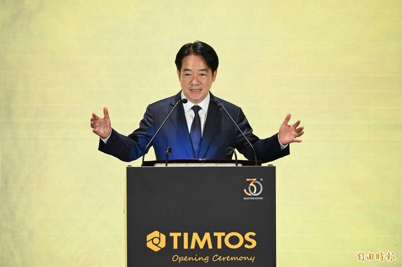 賴清德總統表示將協助傳統產業合併、提高競爭力，並透過「台灣主權基金」讓我國傳產商品走向國際市場。圖為賴總統出席「2025年台北國際工具機展覽會TIMTOS」資料畫面。（記者陳逸寬攝）