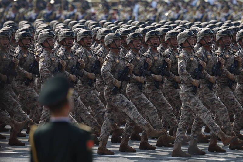 傳美國國防部（戰爭部）計畫將重心置於國內與區域威脅，而非聚焦於對抗中國。圖為中國3日在北京天安門廣場舉行閱兵。（歐新社）