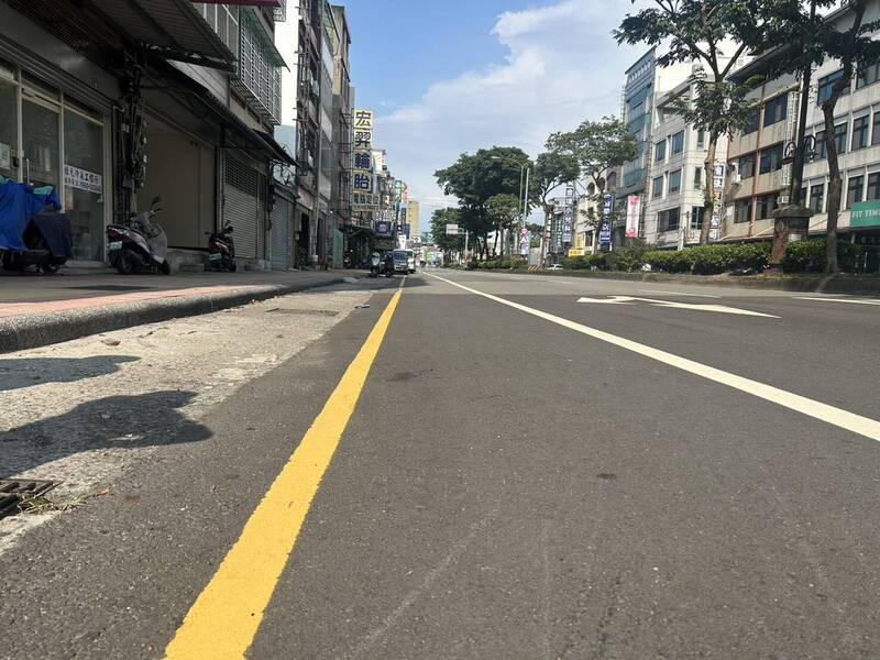 頭份自強路一側劃黃線無處可停 地方爭取劃設停車格