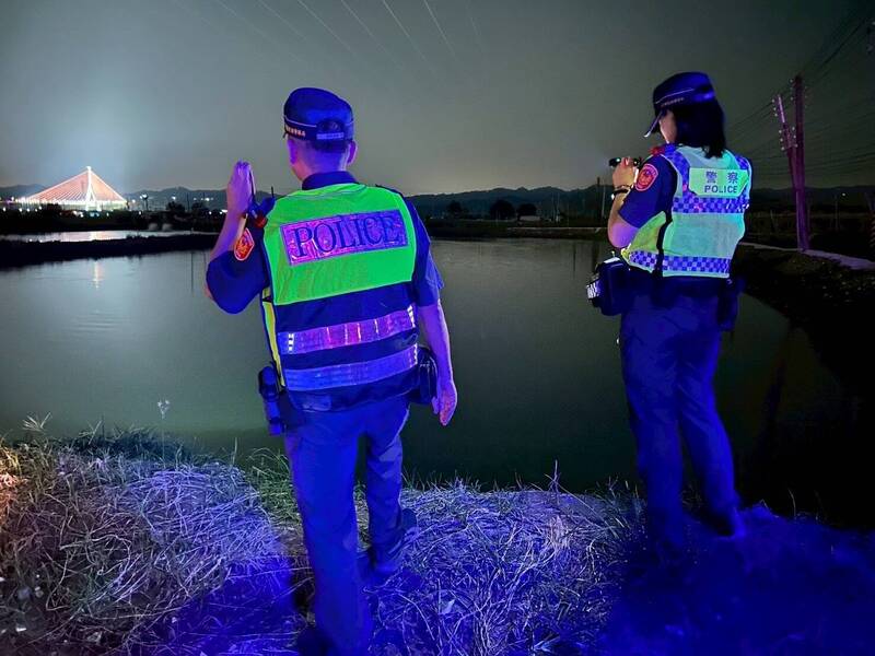 中秋烤肉泰國蝦夯 里港警安心養殖專案夜巡蝦池
