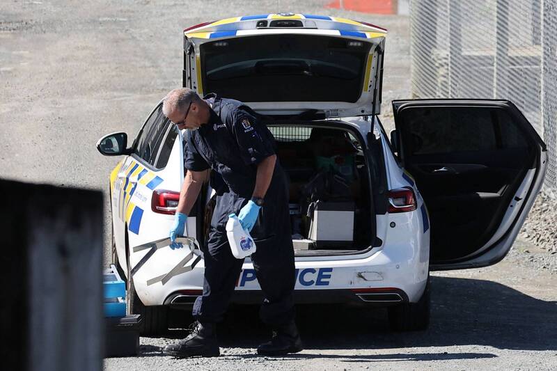 紐西蘭父親無監護權帶3孩出逃近4年 與警爆發槍戰身亡