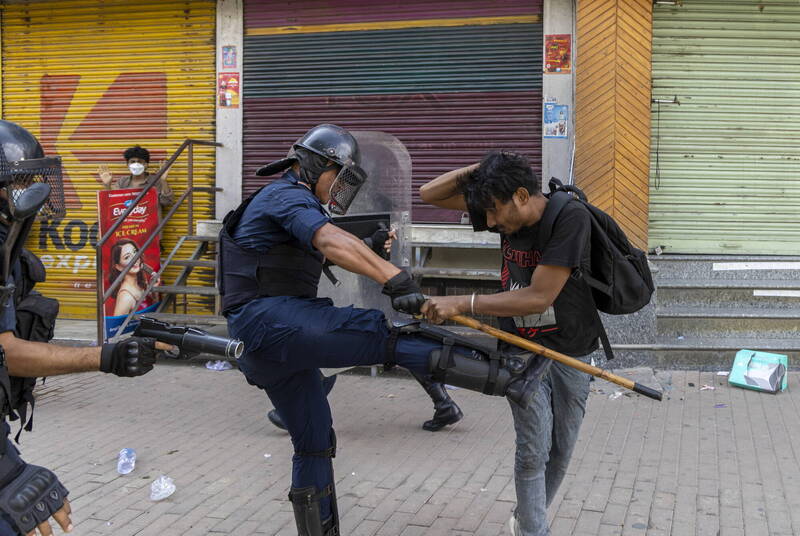 尼泊爾警方指出，衝突造成至少16人死亡，近百人受傷。（歐新社）