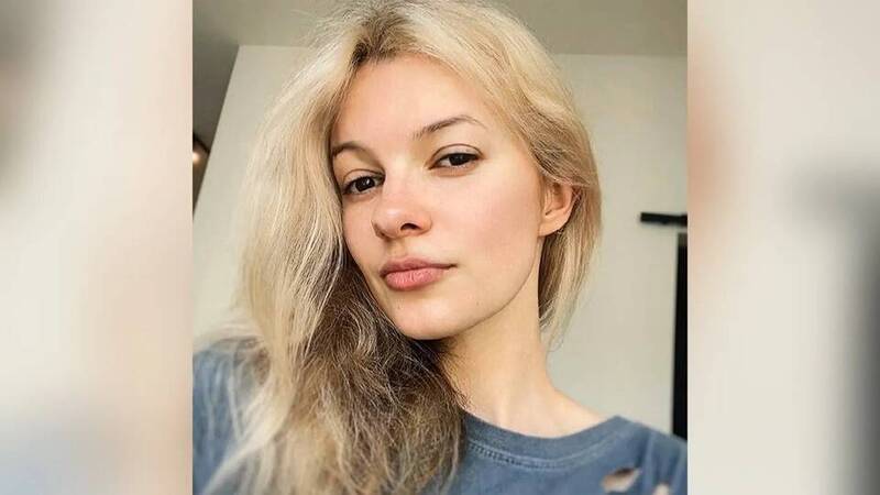 為了逃離家鄉戰火而來到美國的23歲烏克蘭難民扎魯茲卡（Iryna Zarutska），最終卻在夏洛特的輕軌列車上，慘遭隨機攻擊身亡，魂斷異鄉。（圖擷取自GoFundMe/EVGENIYA RUSH）