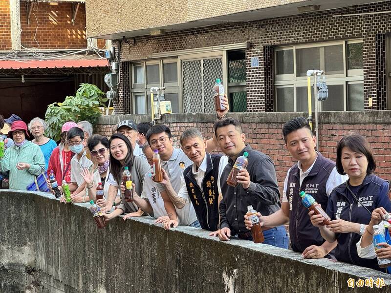 竹市湧北湖圳髒亂惡臭 里長號召廚餘製環保酵素盼淨化水質