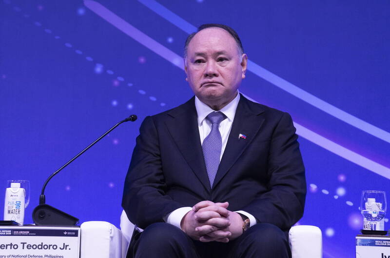 菲律賓防長警告：中國觀察國際社會對烏戰態度 以決定下一步行動
