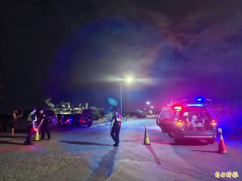 台電高雄興達電廠今晚8點傳出火警，警消趕往處理。（記者蘇福男攝）