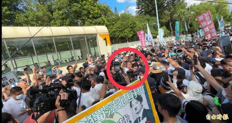 小草簇擁迎柯P 林智群：全台灣「易被詐騙體質」的人有多少