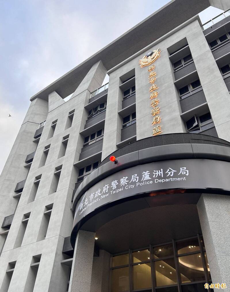 八里莽男衝前公司揮刀 警負傷制伏歹徒