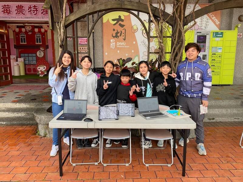 「四軸主題跨域莓」解決草莓問題 東興國小入圍教學卓越獎金、銀質獎