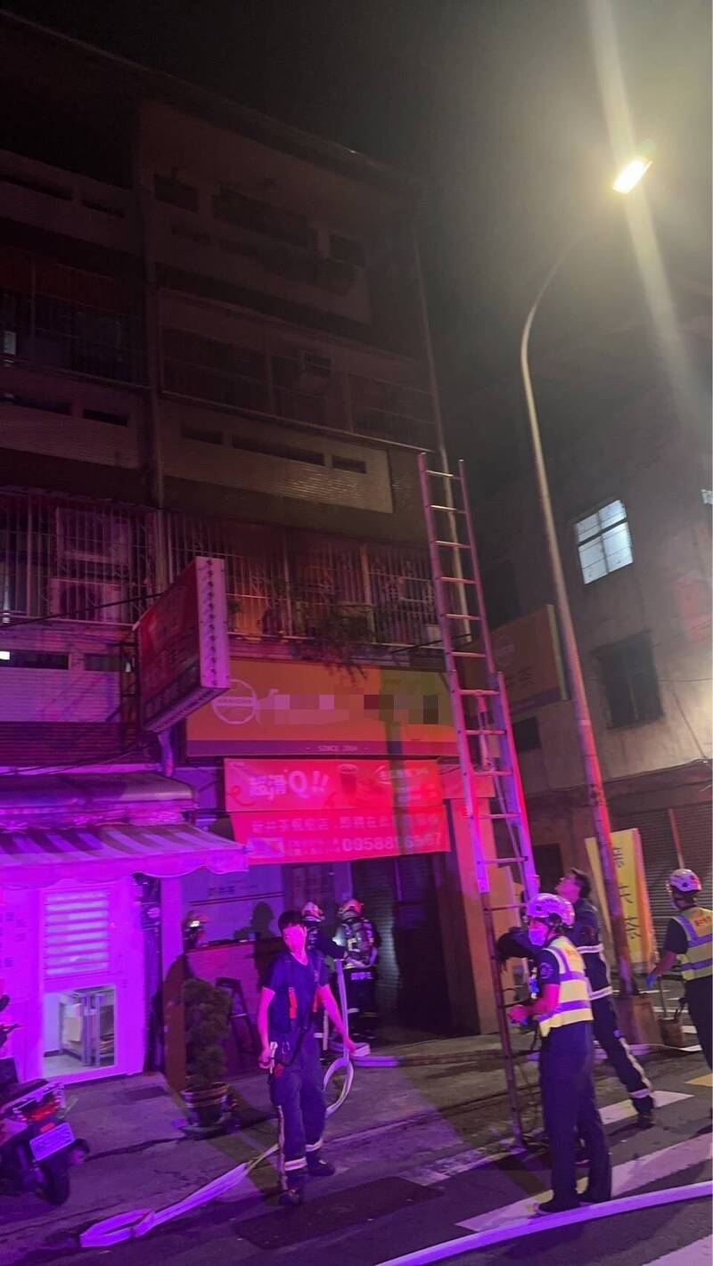 台中南屯透天厝竄火煙 屋主嗆傷一度受困臥房
