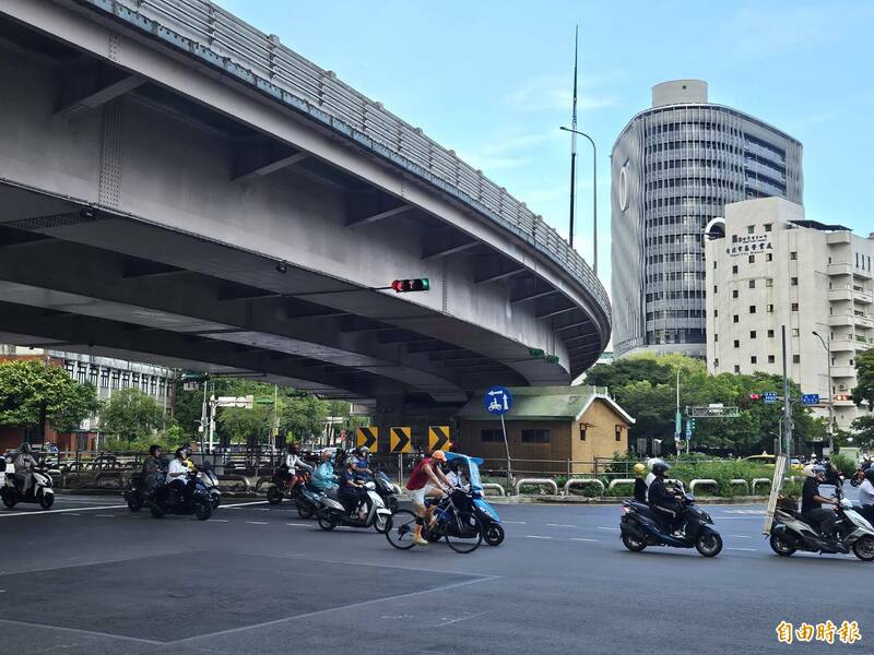 台北公館圓環13日開拆 新北交通局促搭捷運、改道2路線