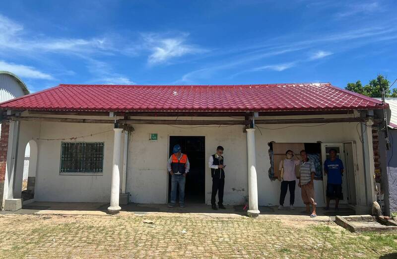 南市列管弱勢戶320戶，市府提供全額補助並優先處理災屋繕。（佳里公所提供）