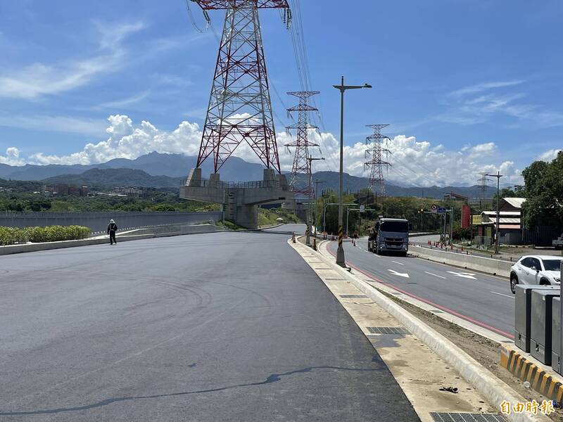 紓解大溪老街塞車 台4線進出大溪橋頭停車場改單行道