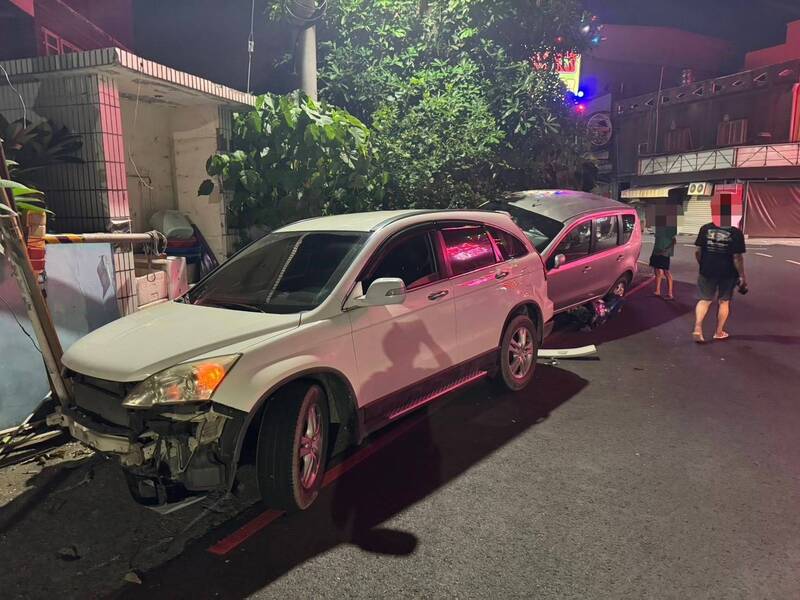 高雄林園深夜連撞8車 超高酒測值還能硬掰