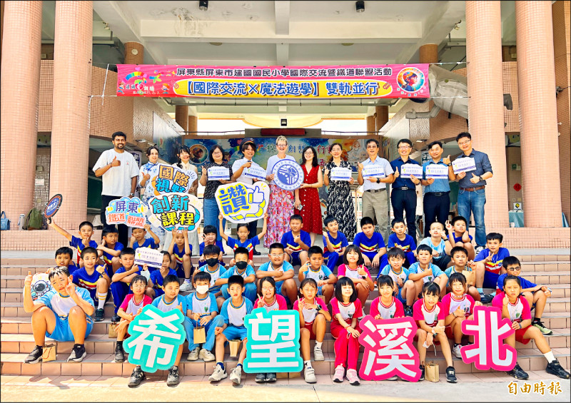 屏縣7國小組「鐵道聯盟」 搭火車遊學