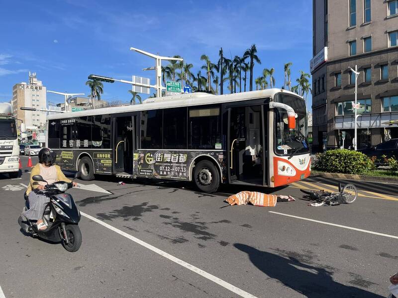 嘉客公在嘉市垂路民生南路口右，的79人。（警方提供）