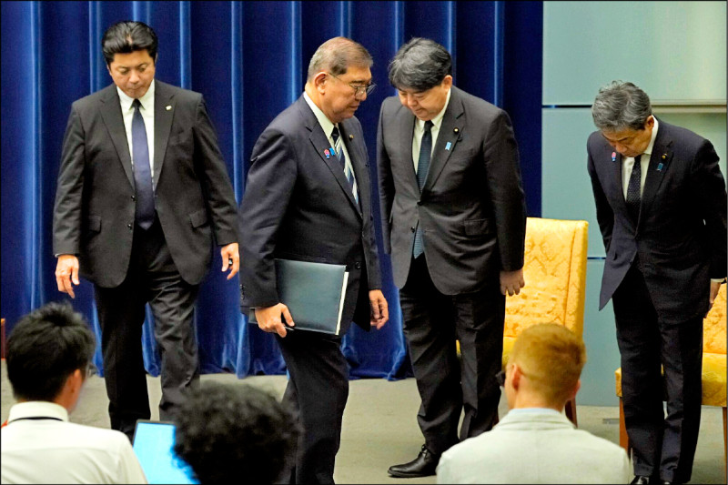 中英對照讀新聞》Ishiba agonized over stepping down or calling snap election 石破茂曾苦惱猶豫是要下台還是提前大選