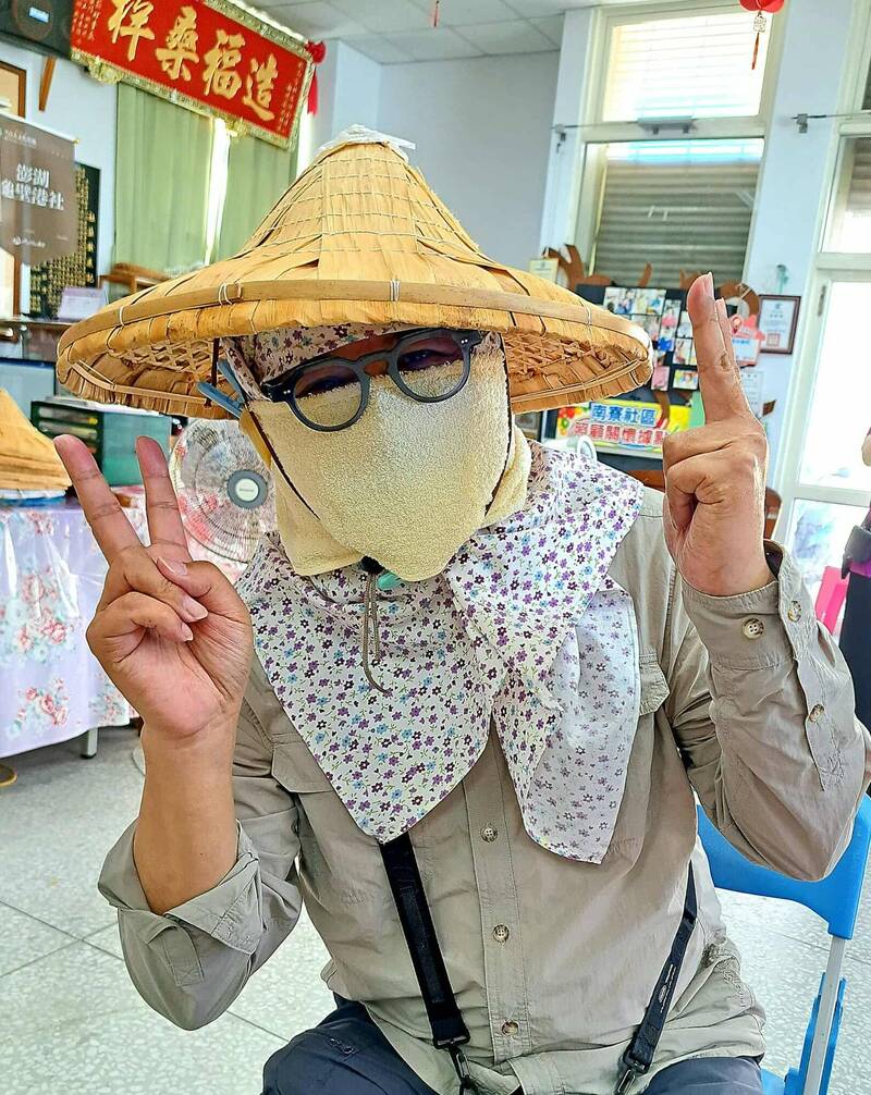 澎湖「蒙面女郎」再現 炒花生體驗龜壁風情
