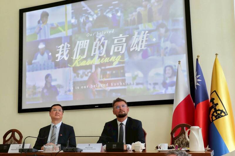 高雄市府團隊訪問卡托維茲期間，參與卡市160建城慶典，也把握機會行銷高雄。（行國處提供）