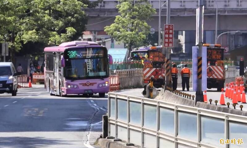 北市公館圓環地下道封填公車改走平面  首日車流大致順暢