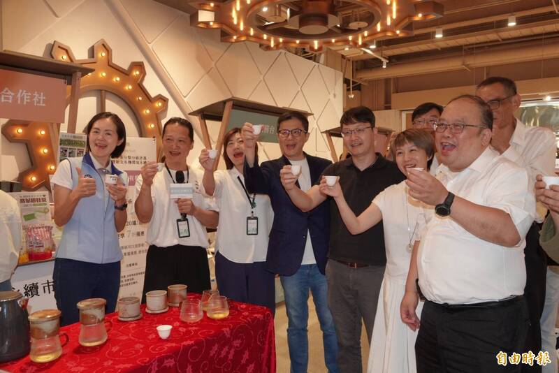 堅持種有機茶10餘年！ 陳金環首奪包種茶組金質獎