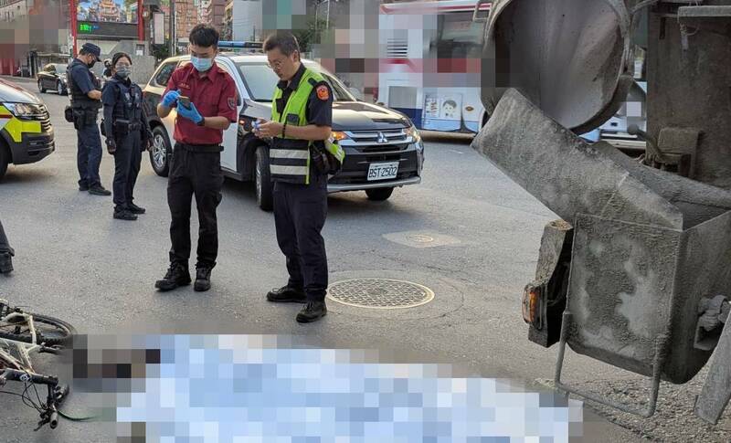 南港路三段、八德路四段口發生死亡車禍。（記者鄭景議翻攝）