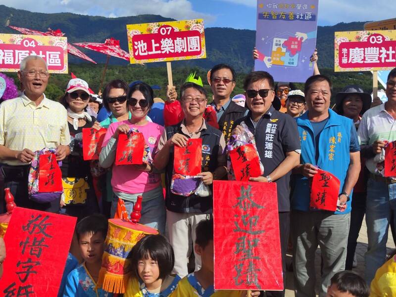 池上「敬字亭迎聖蹟」 踩街恭送到大坡池祭拜河伯