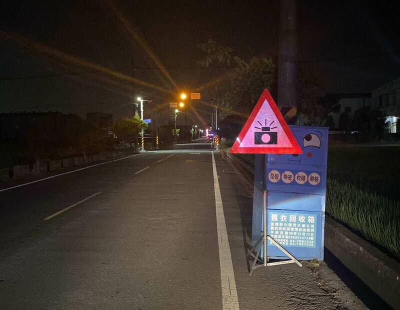 彰化鄉間深夜出現測速照相警示圖案   民眾質疑搶錢警方回應了