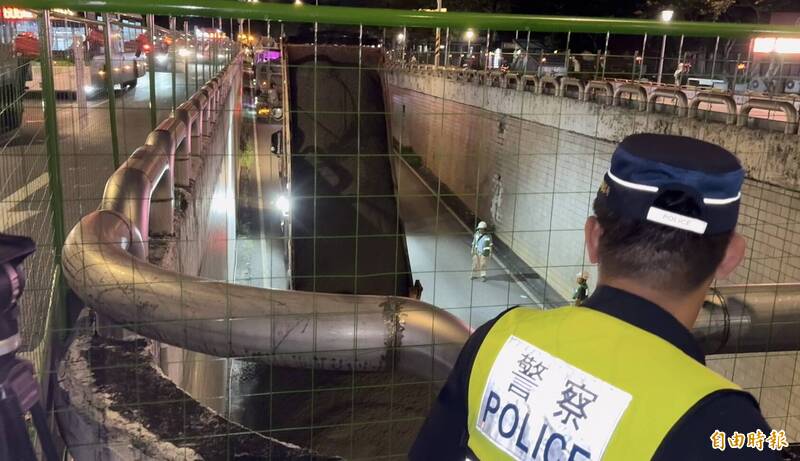 公館圓環開拆！無視抗議倒下土石填地下道