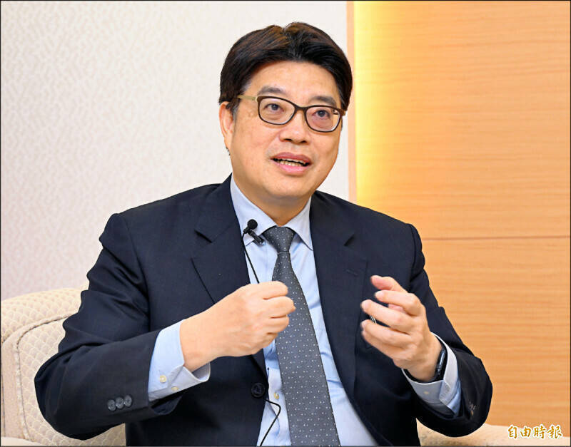 邱垂正：北京武力併台將引發骨牌效應