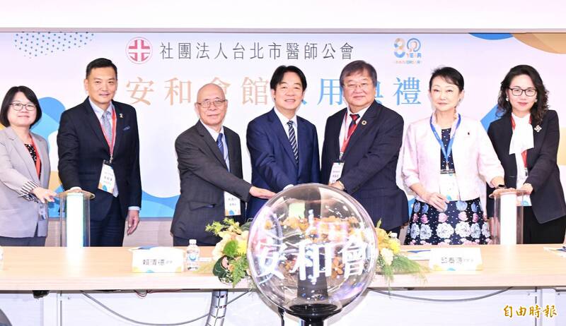 總統：今年健保總額9286億 盼適度幫護理人員等加薪