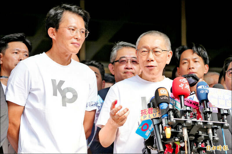 黃國昌稱柯文哲挺他選新北市長 鄉民酸：阿北抬完轎又要進去了
