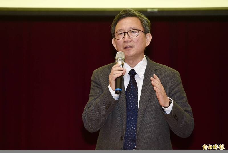 王明鉅稱新版財劃「二次分配」無瑕疵 張育萌打臉批公然違法