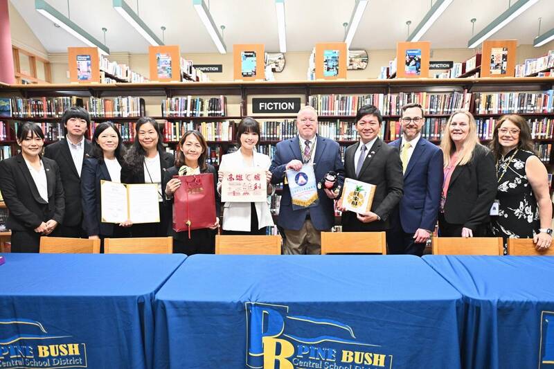 高雄拓展城市外交成果豋上澳洲智庫專欄，正面評價高雄透過城市締盟、教育等多元互動模式，走在城市外交最前線。（行國處提供）